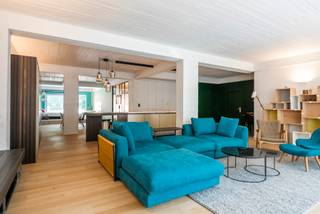 Deze gemeubelde loft van ruim 160 m² is een meesterwerk van modern design, met hoogwaardige materialen en prachtige meubels die zeker indruk...