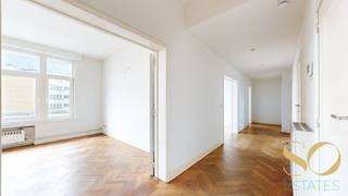 NAAMSEPOORT - Ideaal gelegen op een steenworp afstand van Naamsepoort en het Warandepark, prachtige appartement van +/- 109m2 op de 7e verdieping...