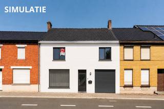 <p>Deze renovatiewoning in het centrum van Kruishoutem biedt een uitstekende combinatie van ruimte, mogelijkheden en een centrale ligging. Winkels, supermarkten, scholen en andere voorzieningen bevinden zich op korte afstand, terwijl je dankzij de nabijheid van de E17 geniet van een vlotte verbinding.</p>
<p>Over de woning</p>
<p>Met een bewoonbare oppervlakte van 215 m² biedt deze woning heel wat ruimte om volledig naar eigen smaak te renoveren. Op het gelijkvloers bevindt zich een polyvalente ruimte die perfect kan dienen als handelsruimte, bureau, praktijkruimte of extra berging. Verder vind je een lichtrijke woonkamer met een verzorgd spanplafond, aansluitend op de keuken. Daarnaast is er een aparte berging en een inpandige garage.</p>
<p>Op de eerste verdieping bevinden zich drie volwaardige slaapkamers en een afzonderlijke badkamer. Boven de woning bevindt zich bovendien een zeer ruime zolder, die tal van mogelijkheden biedt en kan afgewerkt worden tot een extra slaapkamer of hobbyruimte.</p>
<p>De woning is volledig voorzien van dubbele beglazing en wordt momenteel verwarmd op mazout.</p>
<p>Buiten</p>
<p>Achteraan bevindt zich een onderhoudsvriendelijke, verharde tuin met een praktisch tuinhuis.</p>
<p>Troeven</p>
<ul><li>Centrale ligging in het centrum van Kruishoutem</li><li>Bewoonbare oppervlakte van 215 m²</li><li>Winkels en supermarkten op korte afstand</li><li>Vlotte verbinding naar de E17</li><li>Renovatiewoning met veel potentieel</li><li>Polyvalente ruimte (bureau/handel/berging)</li><li>Lichtrijke woonkamer met spanplafond</li><li>Volledig voorzien van dubbele beglazing</li><li>3 slaapkamers</li><li>Zeer ruime zolder met uitbreidingsmogelijkheden</li><li>Inpandige garage</li></ul>
<p>Een ideale woning voor wie op zoek is naar een renovatieproject met tal van mogelijkheden op een centrale locatie.</p>