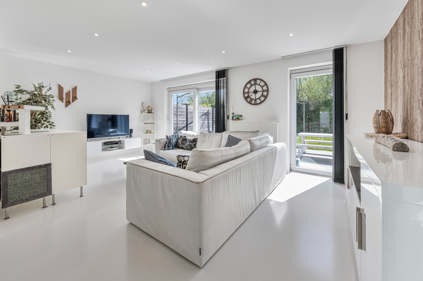 Recente en enorm lichtrijke half open bebouwing met veel troeven in een kindvriendelijke omgeving! - foto 5