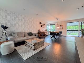 <p>This well-maintained semi-detached house is located in a quiet, low-traffic street in Sijsele, where only residents pass through. Upon entering the property, you are welcomed by an entrance hall with a guest toilet. The bright living area flows seamlessly into the open kitchen and offers direct access to the south-facing garden. In addition to an integral garage, the property features an outbuilding, ideal for storing bicycles or garden equipment.</p>
<p>On the upper floor you will find three spacious bedrooms, a fourth room currently used as a dressing room, and a bathroom with both a bathtub and shower. Every room has its own air conditioning unit. The spacious attic offers plenty of possibilities and can be converted into an extra bedroom, playroom or hobby space.</p>
<p>The home performs excellently in terms of energy efficiency: in addition to solar panels, it also features a smart battery system that automatically selects the cheapest moments to store and use energy. As a result, the energy bill remains exceptionally low, practically non-existent.</p>
For further information or to arrange a no-obligation visit, please contact Céline on 0476/60 60 23 or email celine@immax.be