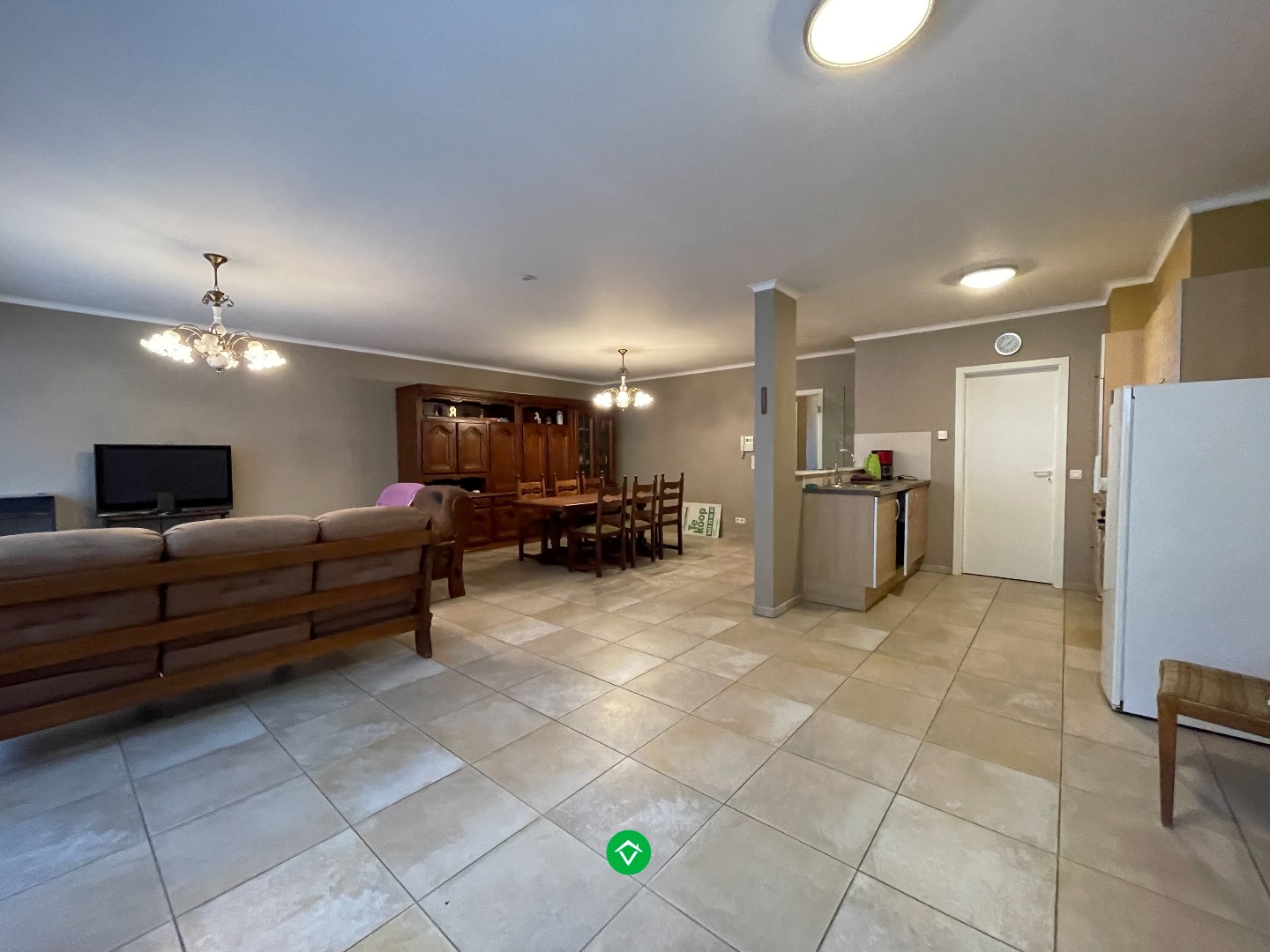 Ruim appartement (117 m²) met 2 slaapkamers, terras en garage in centrum Roeselare! - foto 5