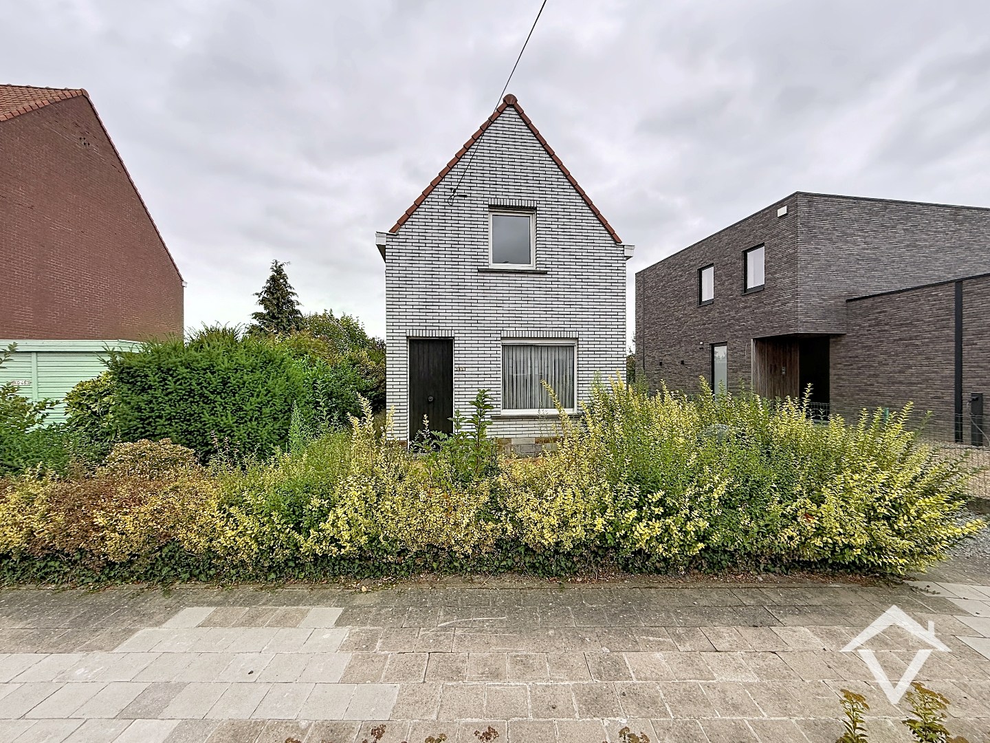 Alleenstaande woning met twee slaapkamers, tuin en garage te Roeselare - foto 2