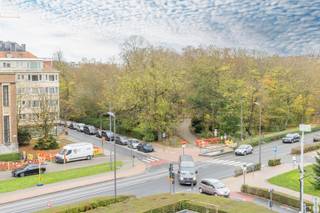 - Royale woonoppervlakte 103 m2- Optimale lichtinval,- Zonnig terras,- Zéér centrale ligging.Dit subliem appartement bevindt zich op de vierde...