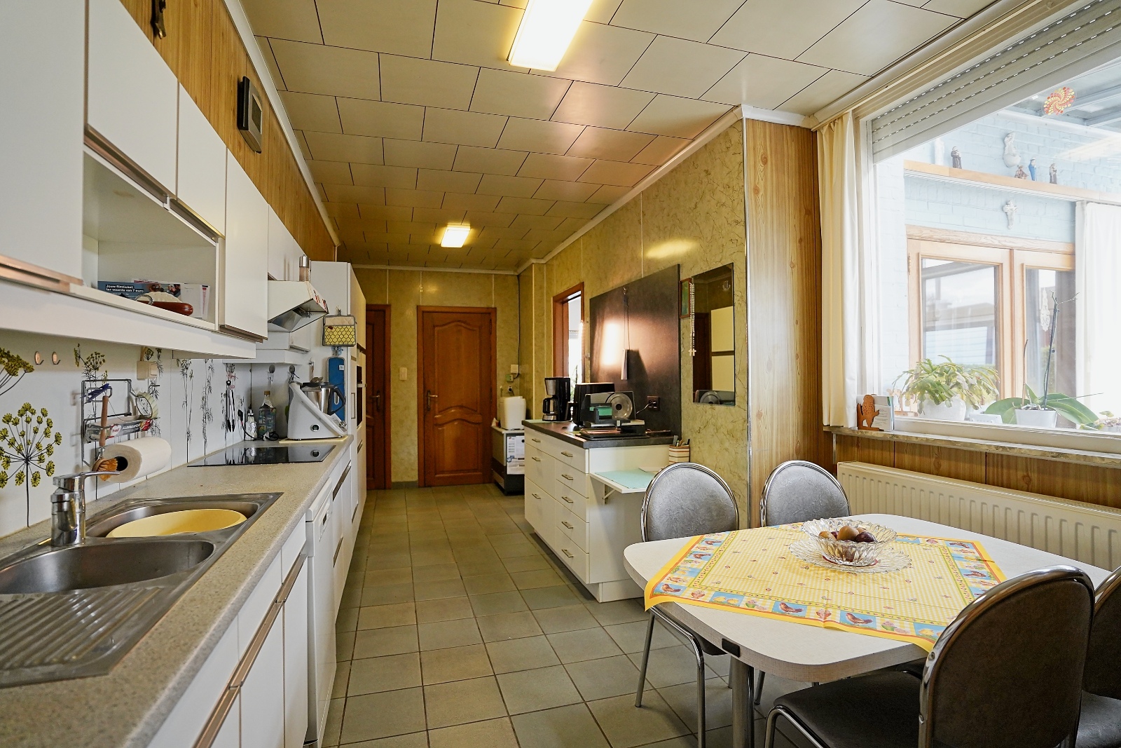 HALFOPEN BEBOUWING MET 4 SLKS EN RUIME TUIN - foto 5