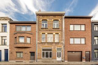  Envie d'un projet de rénovation avec une bonne dose de charme ? Dans ce cas, cette maison de ville située dans la Beekstraat est un modèle à...
