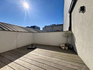 Recent vernieuwd <strong>1-slaapkamer</strong> appartement met zonneterras op de 2de verdieping van een oud pakhuis.  Het appartement met loftallures bevindt zich in de rustige Cadixwijk, nabij het nieuwe ZNA ziekenhuis. <br /><br /><strong>Indeling:</strong> Inkomhal, technische ruimte, woonkamer met open ingerichte keuken, gastentoilet, slaapkamer met badkamer met inloopdouche, zonnig terras.<br /><br /><strong>Bijzonderheden:</strong>
<ul>
	<li>Aparte (kelder)berging.</li>
	<li>Gemeenschappelijke fietsenberging.</li>
	<li>CV op gas - individueel verbruik.</li>
	<li>Beschikbaar: 1 juni 2026.</li>
	<li>Huurprijs inclusief gemeenschappelijke kosten.  Iedere bewoner staat in voor het poetsen van zijn eigen gang.</li>
</ul>