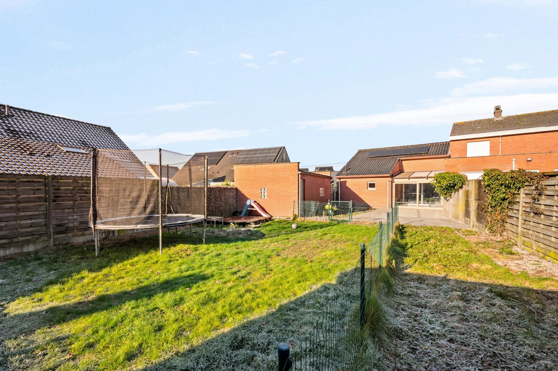 Instapklare woning (4 slpks) met ruime oprit en garage - foto 2