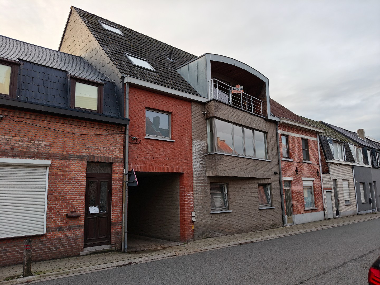 Ruim duplex appartement met terras en autostaanplaats te Lokeren - foto 1