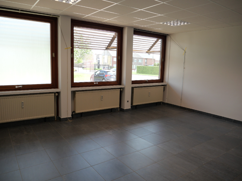 Kantoor 3 te huur van 36 m², dichtbij ring van Kortrijk en autosnelwegen - photo 2
