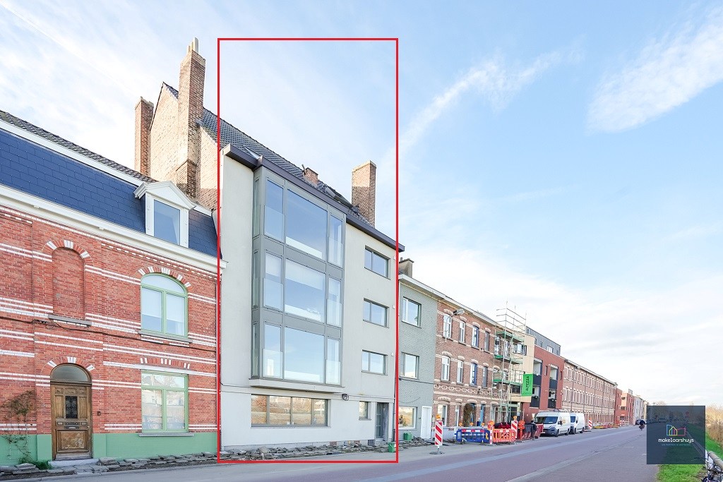 Ruim gelijkvloersappartement met 2 slaapkamers , een zuidgeorienteerde tuin en garage - foto 1