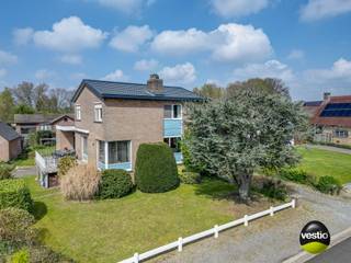  RUSTIG GELEGEN WONING OP 9,64 AREDeze woning boordevol potentieel is gelegen op een rustige locatie langs de Donkstraat, een zijstraat van de...