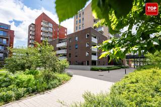 Dit prachtig appartement met parking ligt op de site van Dok Noord. Een toplocatie in Gent.Op de site zelf is alles aanwezig. Van een bakker tot...