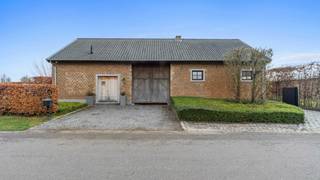 Bent u op zoek naar een unieke woonplek waar karakter, modern comfort en duurzaamheid samenkomen? Zoek niet verder. De totaal gerenoveerde hoeve...