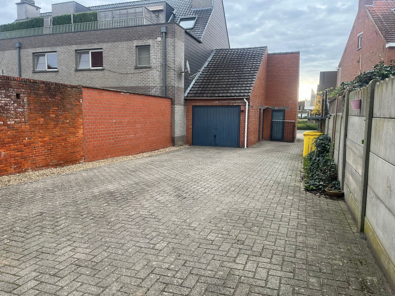 Centraal Gelegen 1 slaapkamerappartement met ruim terras en garage - foto 2