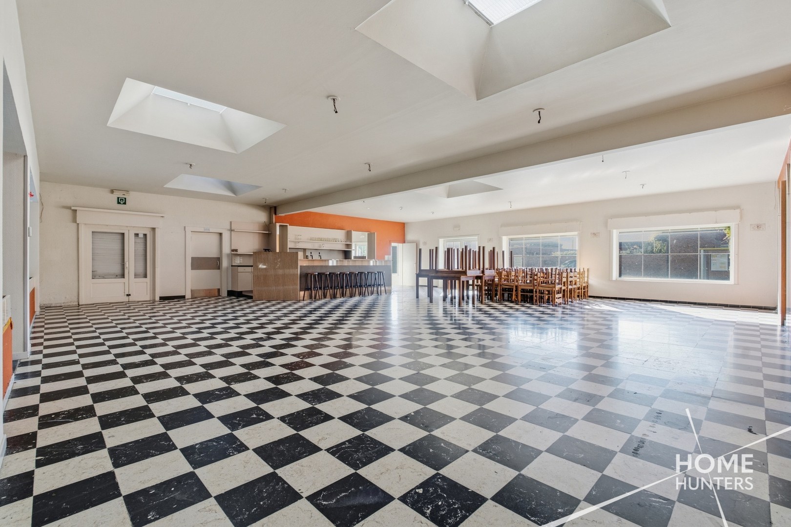 Café, feestzaal en woonst op ruim 1.400 m² met tal van mogelijkheden - foto 5