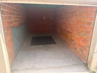 Residentie EDELWEISS : Met inkom langs de Henri Jasparlaan 180, individuele garage voor 1 wagen. Afmetingen : 5m25 x 2m60. Hoogte aan de deur :...