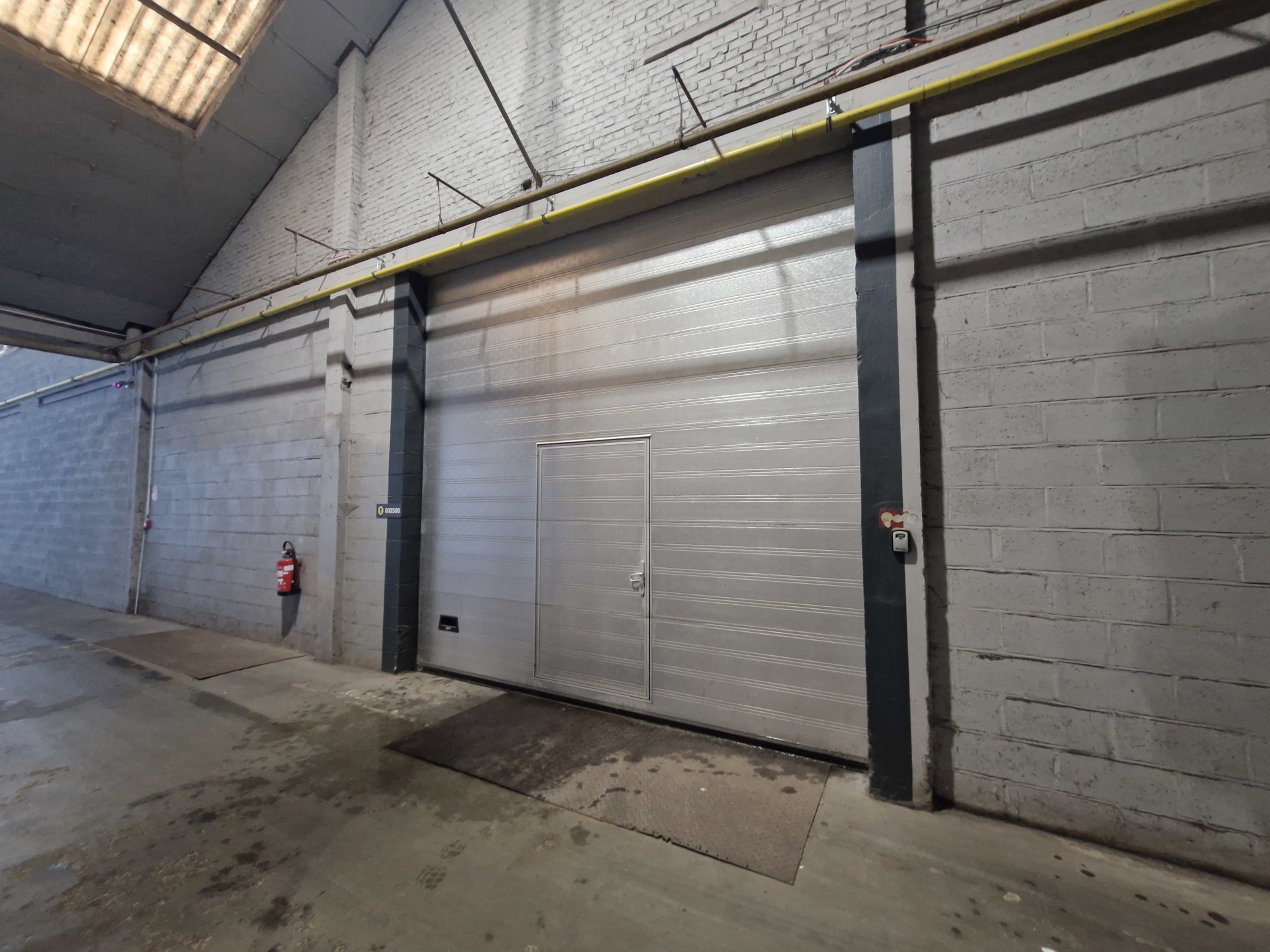 Magazijn te huur – 300 m² – Saint-Servais - foto 2