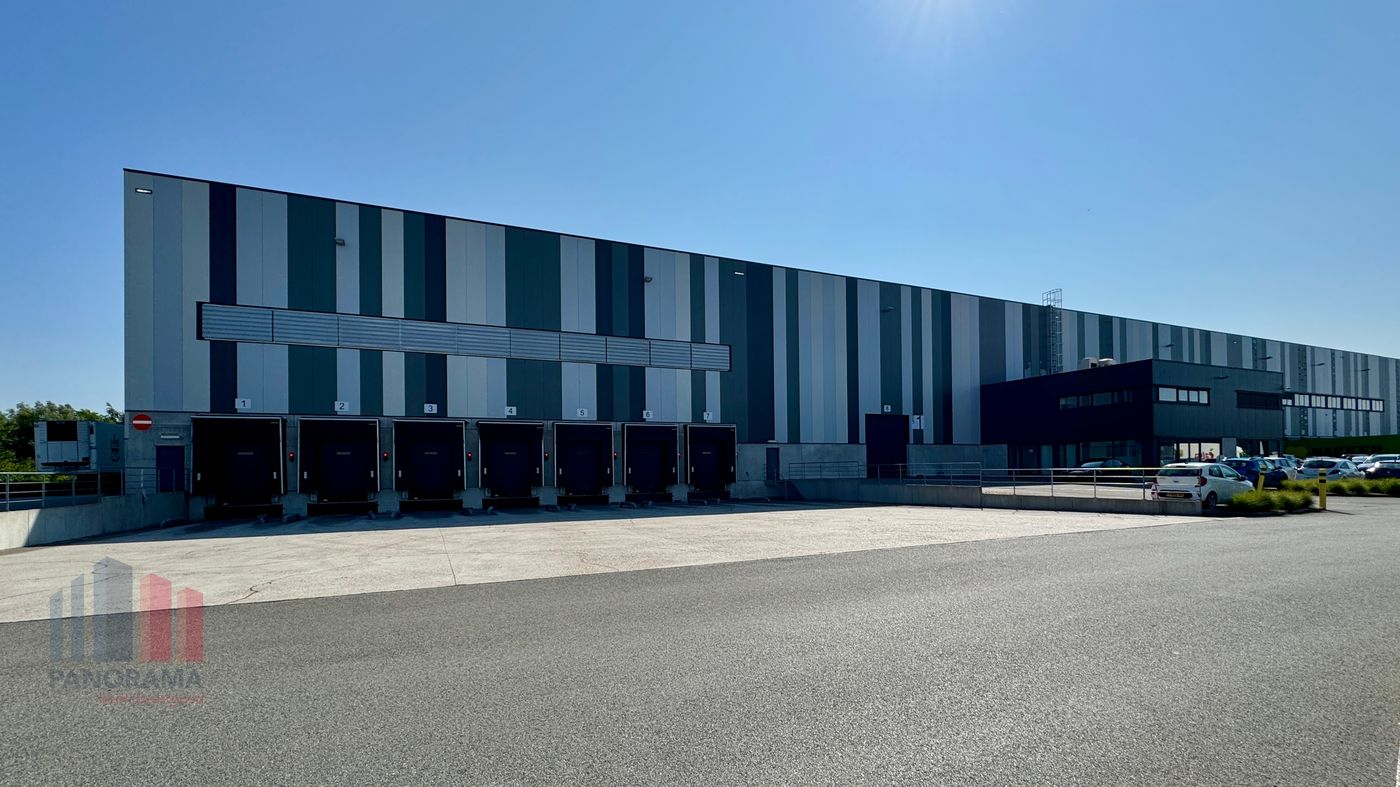 Strategisch gelegen in Boom: 6.515 m² magazijn, 756 m² mezzanine en 190 m² kantoren - photo 2