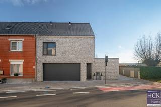 De liggingGunstig gelegen woning, vlakbij het centrum van Zulte voorzien van allerhande winkels, horecazaken alsmede sport- & cultuurfaciliteiten...