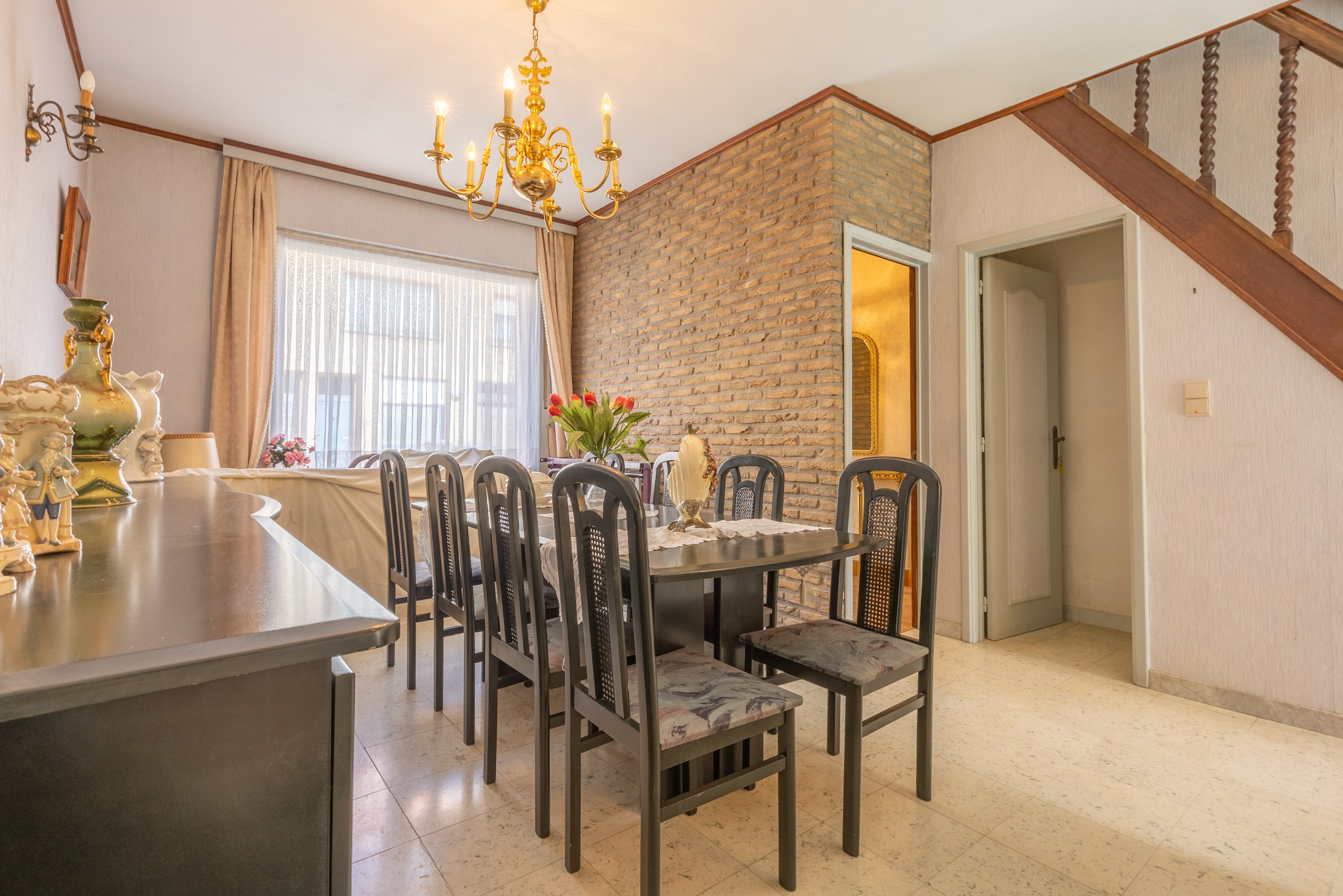 Ruime woning met potentieel en uitstekende ligging! - foto 2