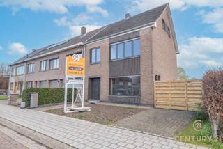 HALFOPEN WONING MET GARAGE, UITBREIDINGSMOGELIJKHEDEN EN TUINBent u op zoek naar een ruime gezinswoning op een centrale maar rustige locatie? Dan is...