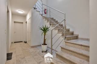 Dit instapklare appartement in Maasmechelen is perfect voor eigen bewoning of als investering. Dankzij de huidige huurder kan een...