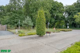 Bouwgrond voor open bebouwing op perceel van 11A 26CA nabij het hartje van Olen.Kenmerken van het perceel:Breedte straatkant: 14mDiepte grond:...