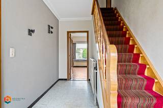 Op een goede locatie te Lier bevindt zich deze open bebouwing met 3 slaapkamers en grote tuin op een mooi perceel van 1140 m². U geniet hier van...