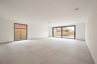 Espace et qualité sont les deux mots clés pour décrire cette maison nouvellement construite. Un terrain idéalement orienté d'environ 443m² et...