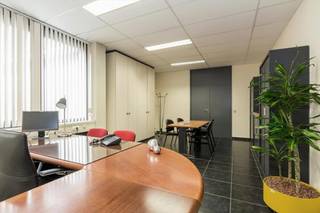 Alleenstaand kantoorgebouw in het groene Keibergpark vlakbij op- en afritten van de Ring rond Brussel, op 10 minuten van de luchthaven van Zaventem. Perfect voor eindgebruikers! Ruimtes te huur vanaf 200m².<br /><br />Kosten en taksen: Op aanvraag.