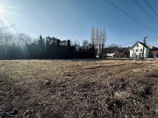 Centraal gelegen bouwgrond met prachtig uitzicht.Deze bouwgrond is gelegen tussen de woningen met huisnummers 57 en 53.De grond zelf is ideaal...