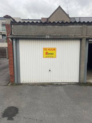 <p><span>Garage beschikbaar midden centrum Roeselare.</span></p><p><span> </span></p><p><span>Prijs per maand: €65</span></p><p><span> </span></p><p><span>Beschikbaar 1 december 2026.</span></p><p><span> </span></p>