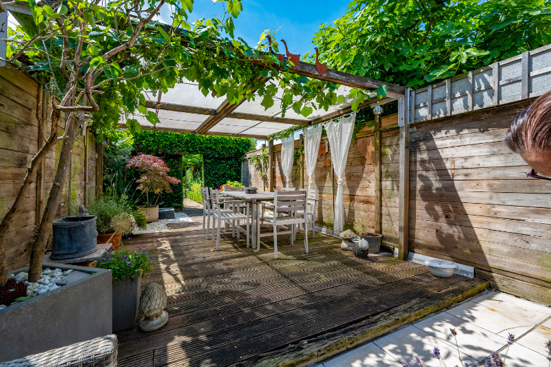 SUPER GEZELLIGE EIGENDOM MET GARAGE ROMANTISCHE TUIN EN ACHTER UITWEG VOOR FIETSEN FIETSEN / BROMMERS - foto 3