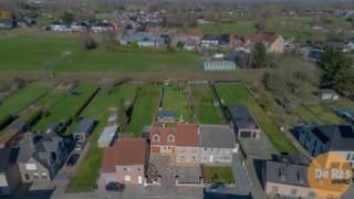 EERSTE BEZOEKDAG ZATERDAG 21/03 VAN 13U TOT 17U (enkel op afspraak!)HAALTERT – Deze ruime woning op een perceel van 10a 60ca geniet van een...