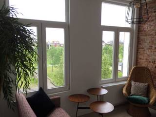 Mooi gerenoveerd appartement met zicht op Park Spoor Noord.Op wandelafstand van het MAS en het mooie eilandje.<br />1-slaapkamerappartement (43m2) op de 2 de verdieping met grote hoge ramen die uitzicht geven op het park.<br />Woonkamer met volledig uitgeruste keuken met vitrokeramische kookplaat,dampkap, vaatwasser,koelkast met vriesvak en heteluchtoven. De aparte slaapkamer is 11m2 met toegang tot een aparte badkamer met douche,wastafel,toilet,handdoekdroger en aansluiting voor wasmachine/droogkast. Op benedenverdieping bevindt zich nog een afgesloten fietsenstalling en een privékelder(4m2). Een mooie investering als eerste woning of voor studenten. Campus UA, Plantin hoge school en KDG zijn op fietsafstand makkelijk te bereiken. <br />Voor de deur is er veel parkeergelegenheid wat zeker een pluspunt is. <br />Het appartement is onmiddellijk beschikbaar na akte en niet bemeubeld.