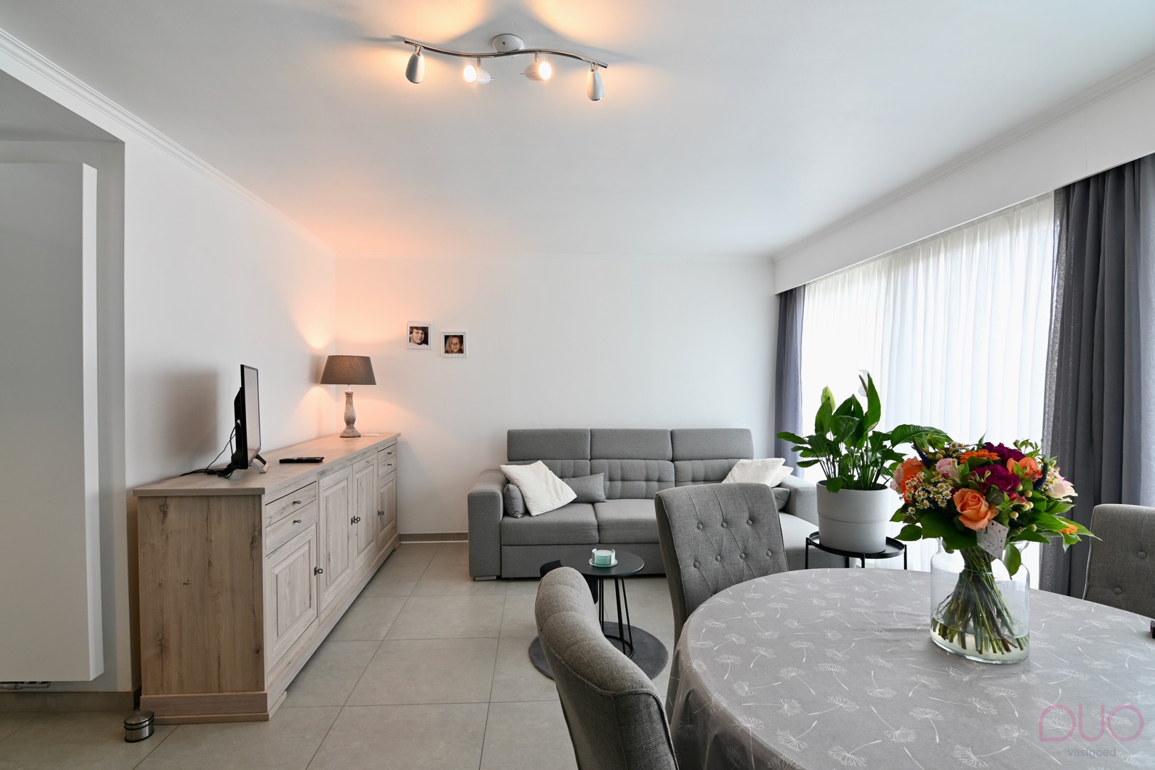 Charmant gerenoveerd 2-slaapkamerappartement met dubbel terras en garage – Centrum Sint-Truiden - foto 2