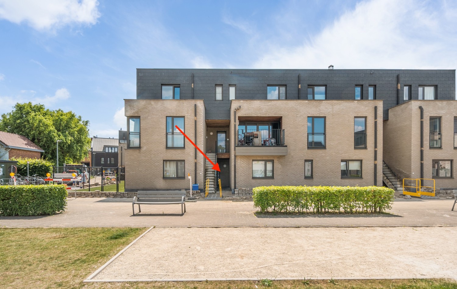 Instapklaar gelijkvloers appartement met 1 slaapkamer, zonnig terras en ondergrondse autostaanplaats te Wezemaal ! - foto 1