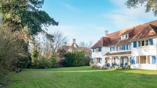 <p>Spacious villa on a generous plot near the Royal Zoute Tennis Club and the Dominican Church.<br />This property in need of renovation offers a unique combination of character and space, ideally located in a prestigious area.</p>
<p>The entrance hall welcomes you with an impressive staircase and leads to a separate lounge with a study area. The living space includes a sitting room, a bright lounge, and a dining room with views and access to the sunny south-facing garden. The property also features a separate kitchen, a garage with a laundry area, and a basement.</p>
<p>On the first floor, there are seven spacious bedrooms and six bathrooms, making this villa ideal for large families or hosting guests. The second floor is fully arranged as a caretaker’s residence, providing additional privacy and functionality.</p>
<p>An exceptional property with great potential in a prime location.</p>