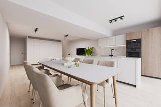 <p>Dans la <strong>Résidence Sarah</strong>, nous proposons ce magnifique appartement en duplex offrant un confort de vie exceptionnel et un grand jardin privatif. Situé au cœur de Heverlee, à distance de marche de la KU Leuven, de l’UZ Gasthuisberg, d'Imec et de plusieurs parcs. Idéal pour ceux qui souhaitent vivre dans un environnement calme tout en restant proche de la ville.</p>
<p><strong>Atouts principaux</strong></p>
<ul>
<li>124 m² de surface habitable</li>
<li>3 chambres spacieuses</li>
<li>Jardin privatif de 114 m² — rare dans ce quartier</li>
<li>Grand séjour lumineux avec accès direct au jardin</li>
<li>Cuisine moderne entièrement équipée</li>
<li>Finitions de haute qualité et au design élégant</li>
<li>Conception éco-énergétique avec panneaux solaires et isolation performante</li>
<li>Quartier calme et verdoyant avec excellente accessibilité</li>
</ul>
<p>Ce bien offre le confort d’une maison avec les avantages d’un appartement neuf : faible consommation énergétique, entretien réduit et équipé des dernières technologies. Grâce à sa disposition bien pensée et ses grandes baies vitrées, vous profitez d’une luminosité abondante, d’un bel espace de vie et d’une atmosphère agréable au quotidien.</p>
