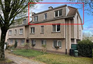 Lichte, energiezuinige penthouse (2 slpk) met groot terras (ca. 40m²) op het zuiden terras. Grote, praktische bergzolder. EPC 216Zeer centraal...