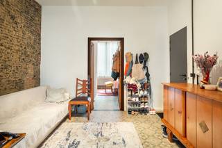 Ontdek dit charmante 1-slaapkamer appartement op het gelijkvloers van een karaktervol gebouw in de Erwtenstraat 25, hartje Antwerpen. Het...