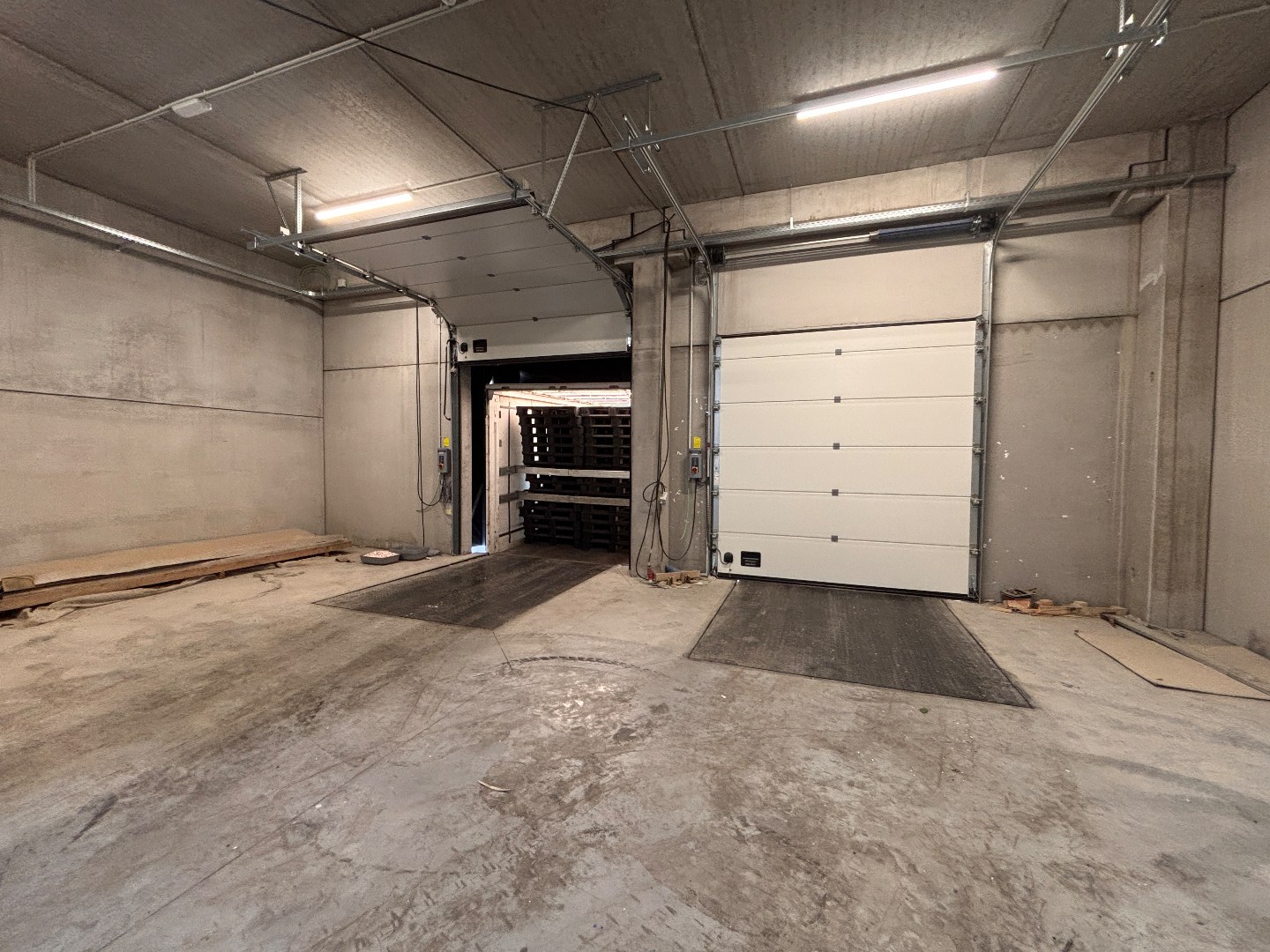 Logistieke bedrijfshal - 2765 m² - met 350 m² kantoren. Superligging! - foto 5