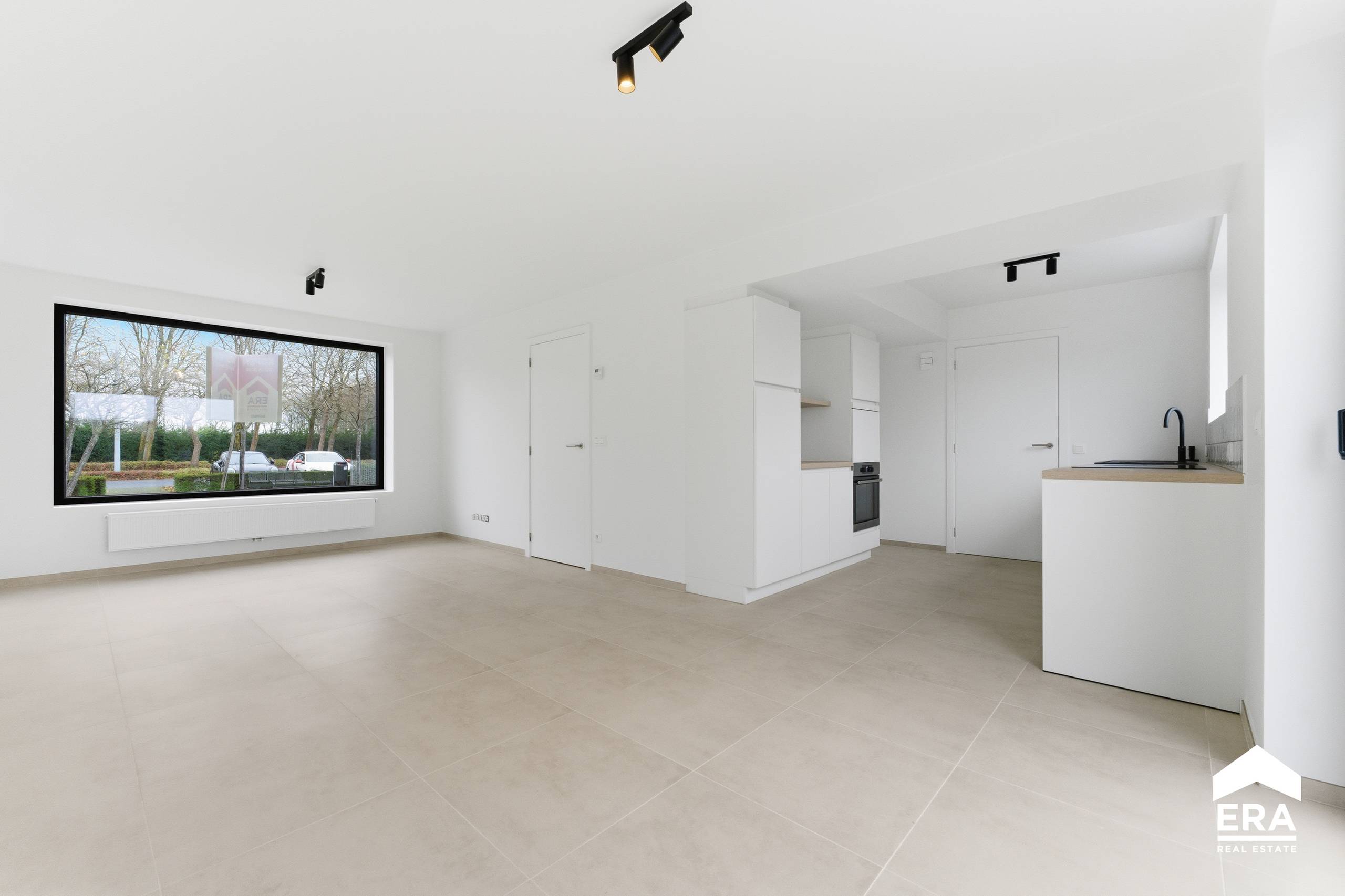 Volledig gerenoveerde woning met 3slpk, tuin en garage - foto 5