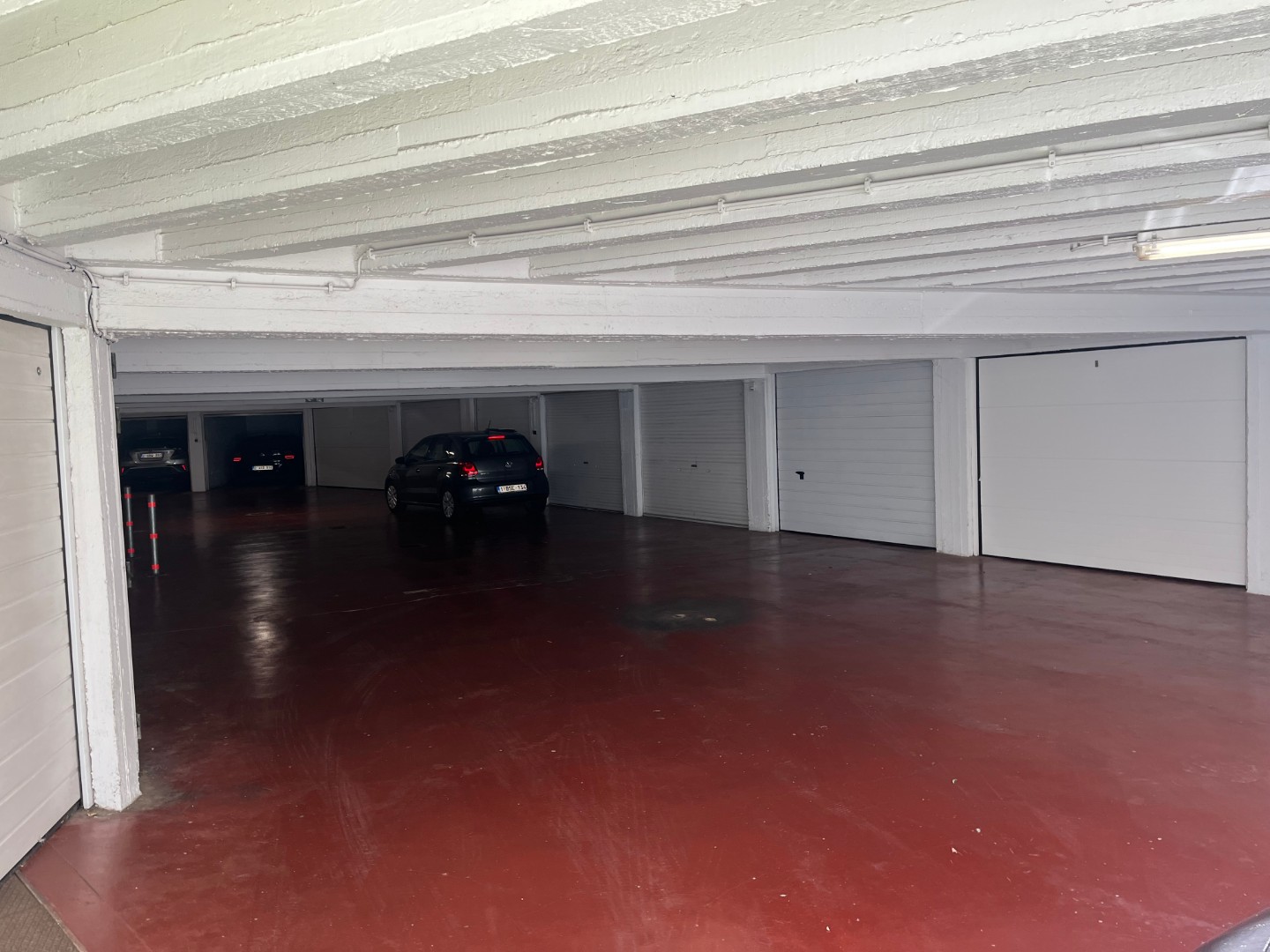 Vlot toegankelijke garagebox op het gelijkvloers in een residentie op Kustlaan Het Zoute, ideaal gelegen tussen Albertplein en Driehoeksplein. - foto 5