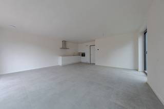 Het appartement is oplevering klaar.De constructiewaarde kan aangekocht worden aan 6% BTW.In het rustige en landelijke Sint-Amands wordt de...