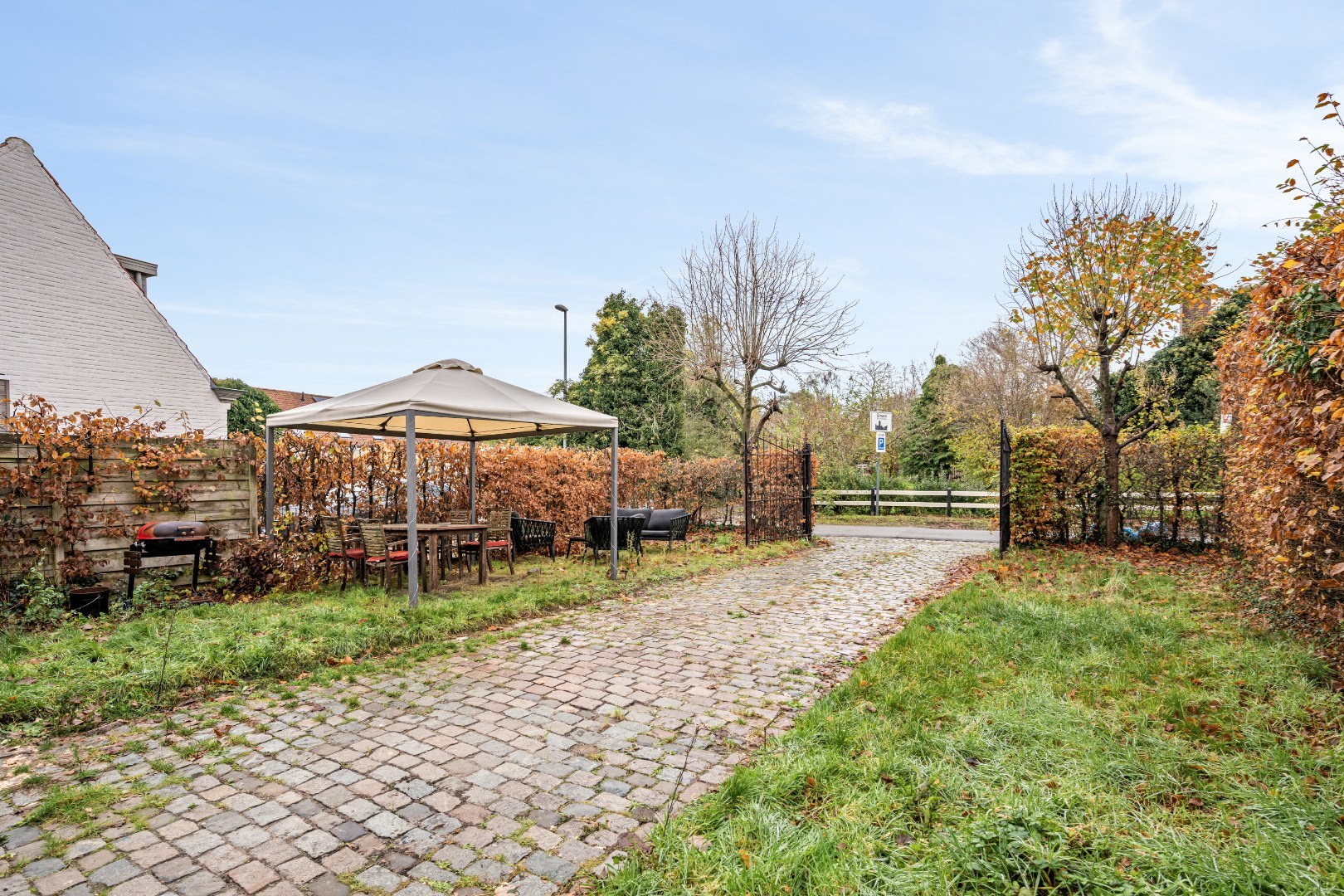 Charmante verder af te werken woning met ruime tuin - foto 3
