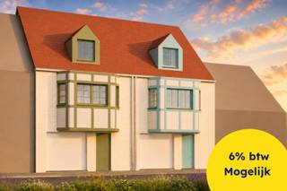 Droomt u van wonen aan de Belgische kust, in een rustige en aangename omgeving? Dan vormen deze twee nieuwbouw bel-etagewoningen in cottagestijl langs de Zeelaan 15 te Lombardsijde een unieke opportuniteit.<br /><br />Gelegen op korte afstand van zee, strand, duinen en tal van voorzieningen, combineren deze woningen een uitstekende ligging met een praktische en hedendaagse woonindeling. Dankzij de vlotte bereikbaarheid en de nabijheid van natuur, wandel- en fietsroutes zijn de woningen geschikt om zowel als permanente bewoning te dienen als, als tweede verblijf aan de kust.<br /><br />Residentie Vastgoed realiseert op deze toplocatie twee nieuwe gesloten bebouwingen op percelen van respectievelijk 107 m² en 108 m². <br /><br />De woning met lotnummer 1 gelegen op een perceel van 107 m² heeft een bewoonbare oppervlakte van 181,86 m² en werd functioneel ingedeeld over drie bouwlagen. Op de gelijkvloerse verdieping bevinden zich een inkomhal met afzonderlijk toilet, een praktische was- en bergruimte, een inpandige autobergplaats en een eerste slaapkamer met ensuite badkamer. De eerste verdieping zelf vormt het hart van de woning en omvat een aangename leefruimte met open, ingerichte keuken. Hier staat comfortabel wonen en samenzijn centraal. Dit wordt onder meer gekenmerkt door het aansluitende dakterras.<br />Op de tweede verdieping bevinden zich nog twee slaapkamers, een tweede badkamer en een nachthal met afzonderlijk toilet. (Gvg, Wg, Gmo, Gvkr, Vv) ~ E-peil: max E30 ~ Ref OU29057<br /><br />Lombardsijde staat bekend om zijn authentieke karakter, zijn groene omgeving en de nabijheid van de jachthaven van Nieuwpoort. Hier geniet u dagelijks van een mooie balans tussen rust, natuur en comfort.<br /><br />Bent u op zoek naar een hedendaagse nieuwbouwwoning op een toplocatie aan de Belgische kust? Neem dan vandaag nog contact op voor meer informatie over dit unieke project.<br />We lichten graag alle mogelijkheden toe en helpen u graag op weg naar uw nieuwe thuis <br /><br />Residentie Vastgoed treedt niet op als bemiddelaar maar als verkoper van het onroerend goed.