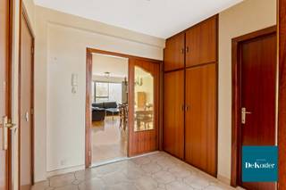 Dit lichtrijke appartement bevindt zich in een kleinschalig gebouw op een toplocatie: dichtbij scholen, winkels, openbaar vervoer, het...