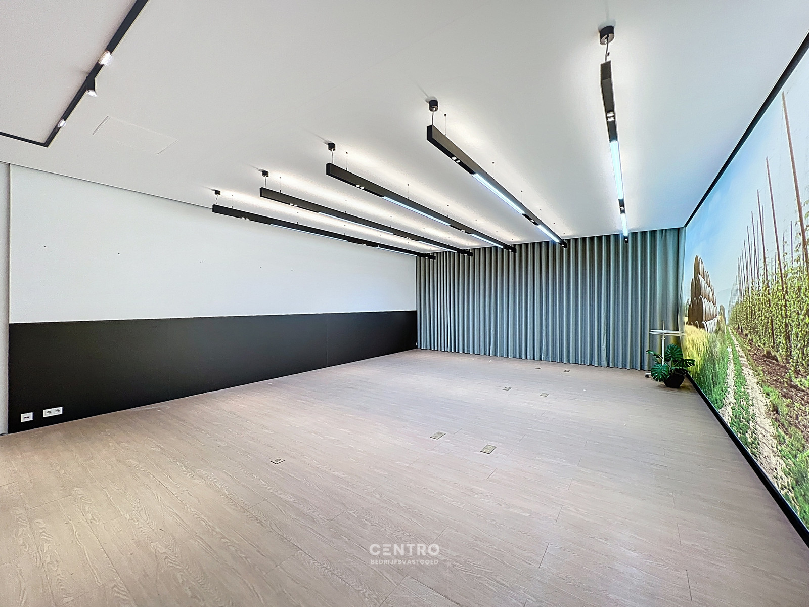 TOONZAAL van 1.000m² met optioneel MAGAZIJN en private PARKING vlak bij de RING van Poperinge ! - foto 5